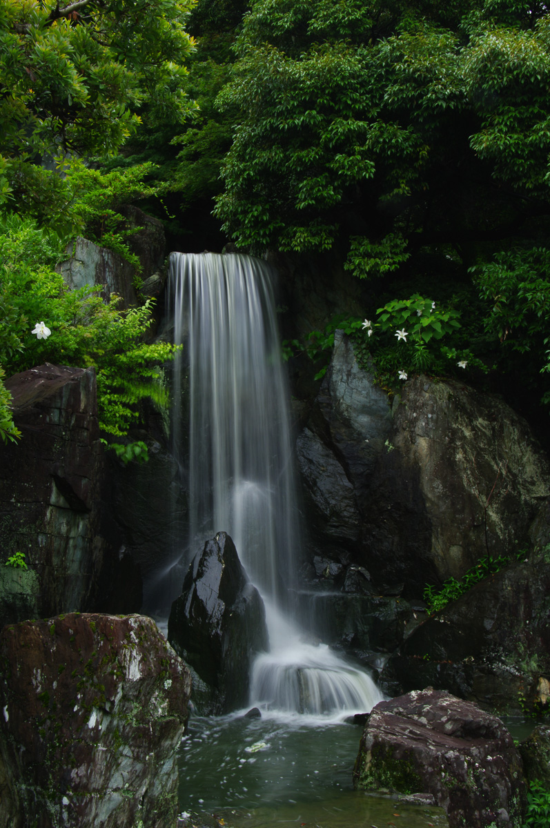 「憩いの滝」