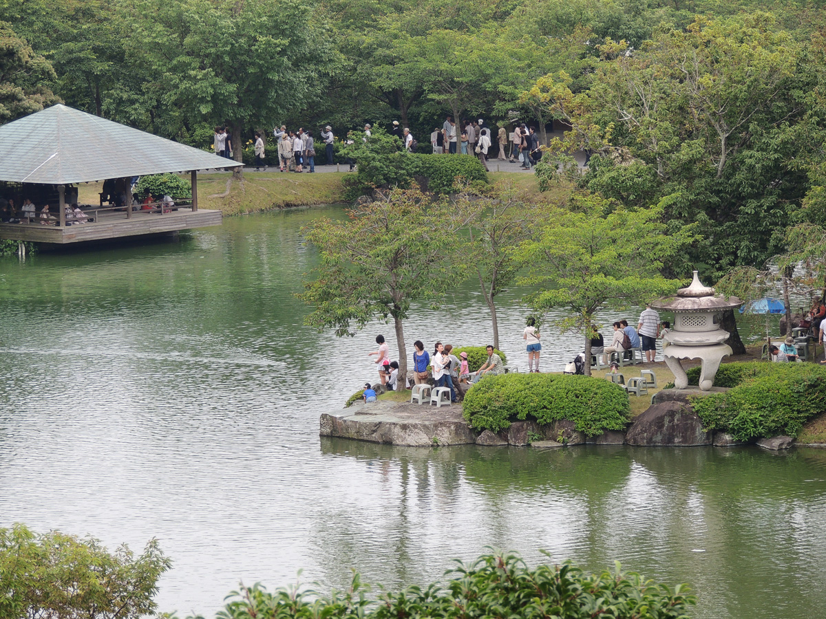 園の賑い