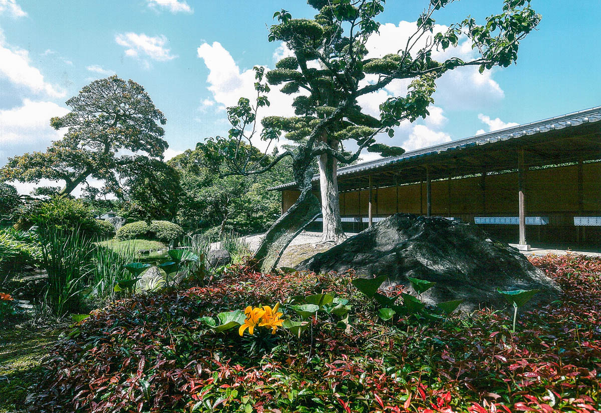 朝の庭園